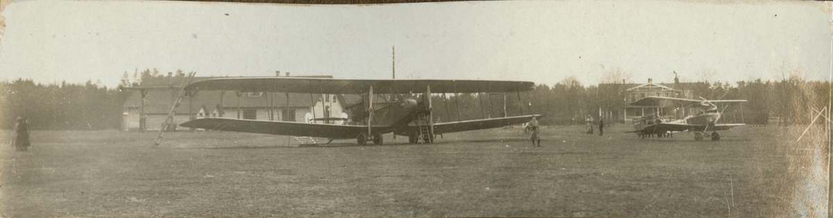 Sigrid Sjöström, Aircraft on practice fields.