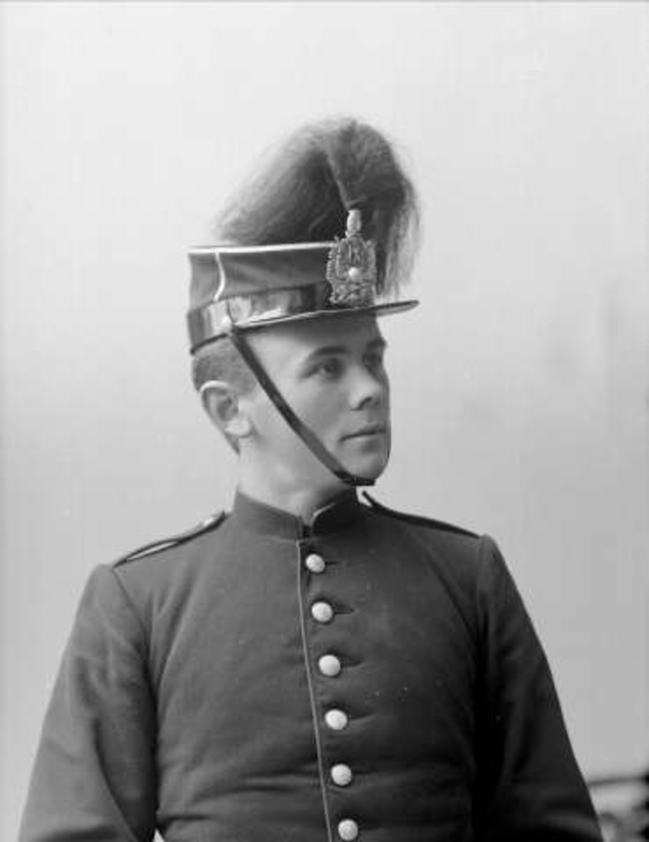 Gustav Borgen, Portrett, mann i kadettuniform.