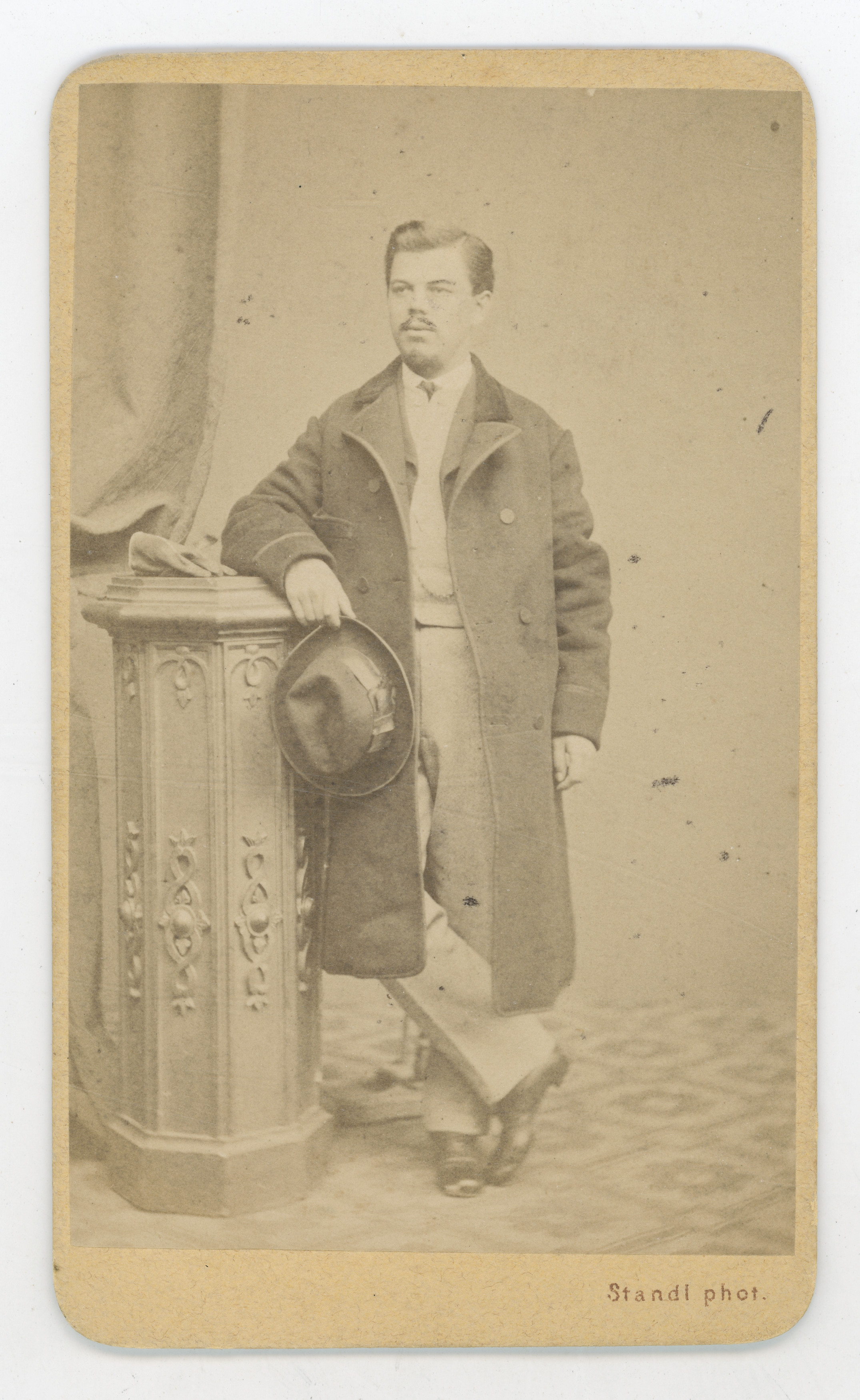 Ivan (27. 10. 1832.––30. 8. 1897.) Standl, Muškarac sa šeširom