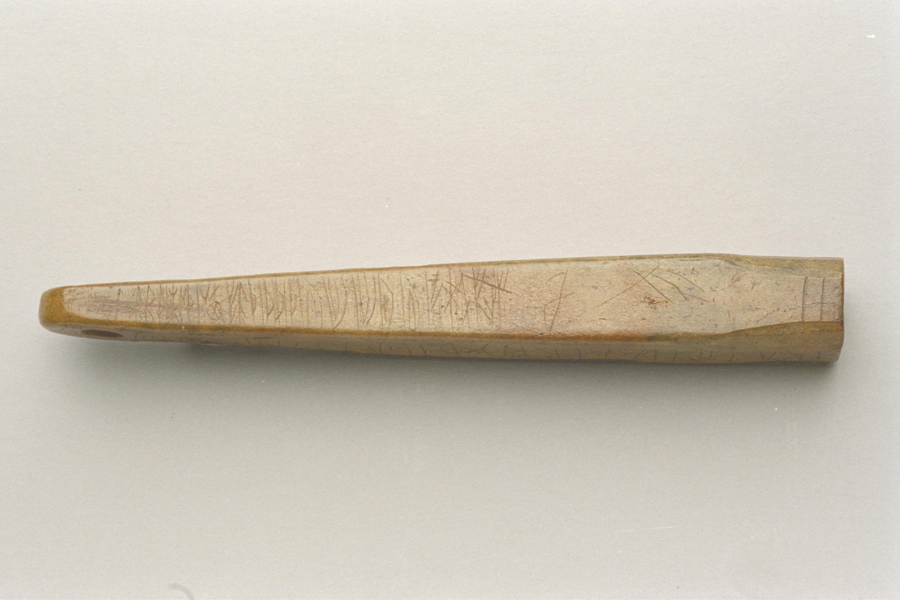 Bengt A Lundberg, SL0076 Stämnyckel med runor