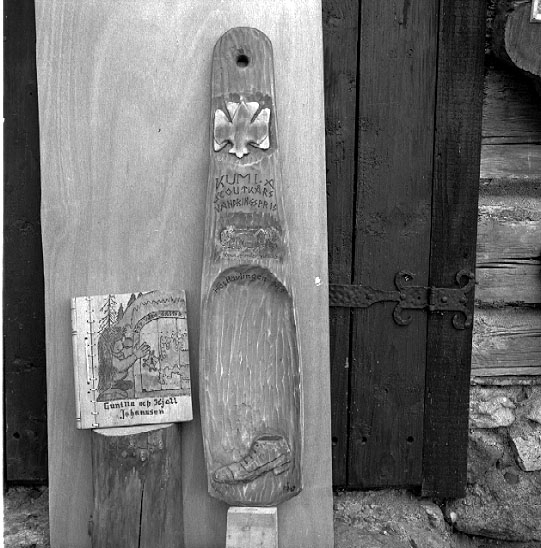 Thure Elgåsen, Thure Elgåsen. f. 26/6-1910. d. 6/9-1985. Tivedenkännare, konsthantverkare, scoutledare och hembygdsföreningsman. Övrig information se personarkiv i Västergötlands museum, Skara.