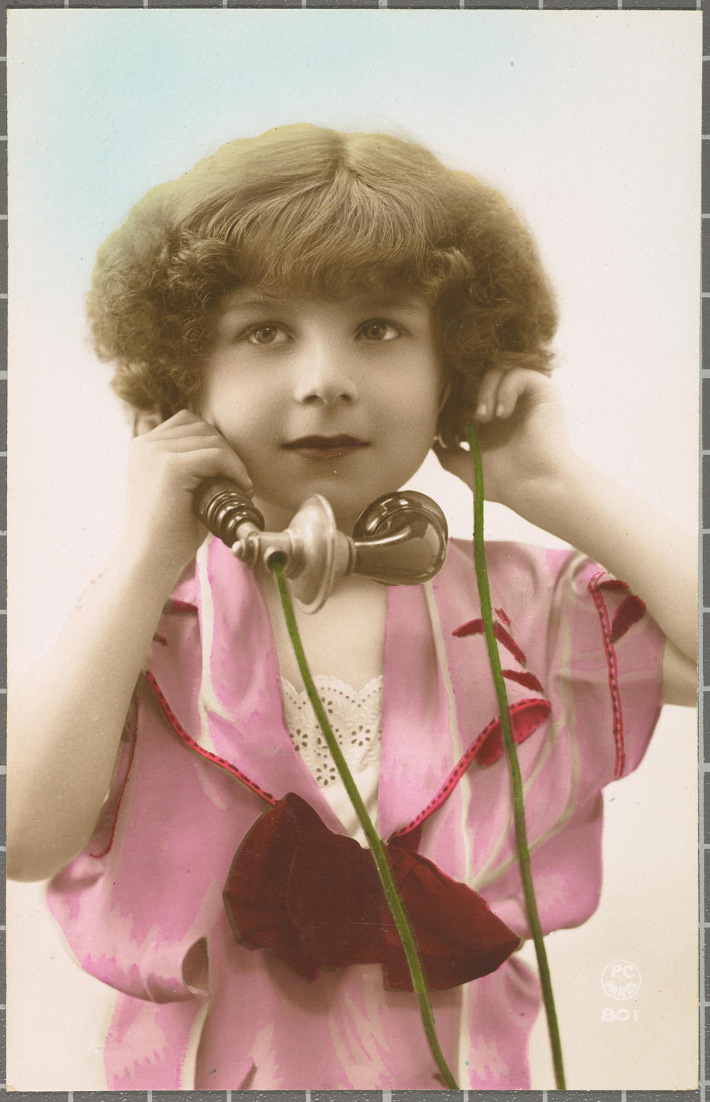 Desconegut, [A girl’s studio portrait]
