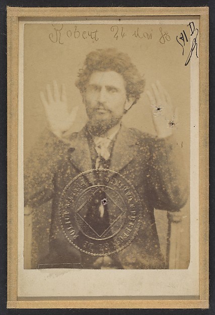 Alphonse Bertillon, Robert. Fritz, Malatesta. 24 ans, Suisse. Excitation à la haine des citoyens les uns contre les autres, expulsé.