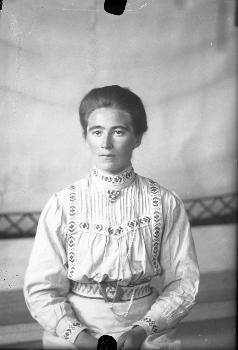 Oscar Holte, Portrett av kvinne