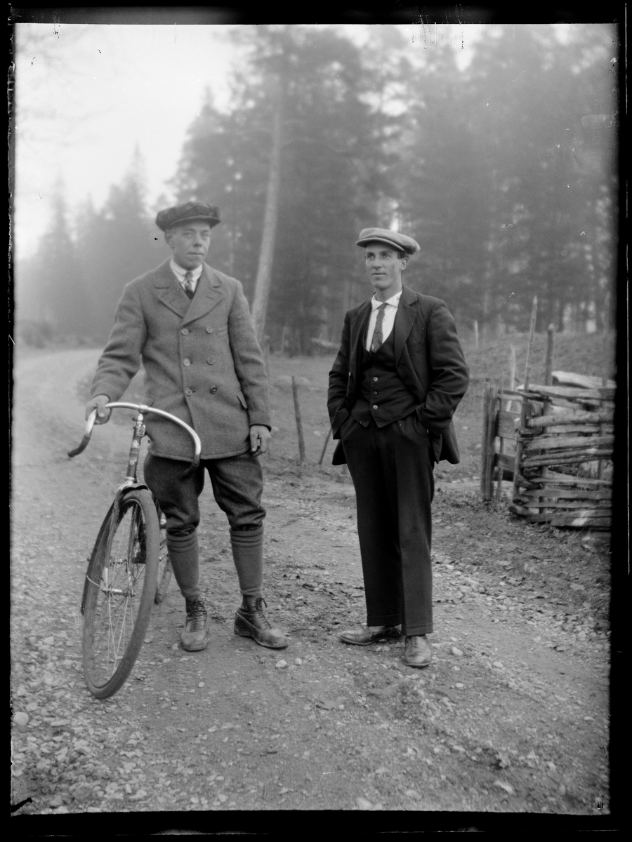 Bertil Malm, Nils Malm till höger