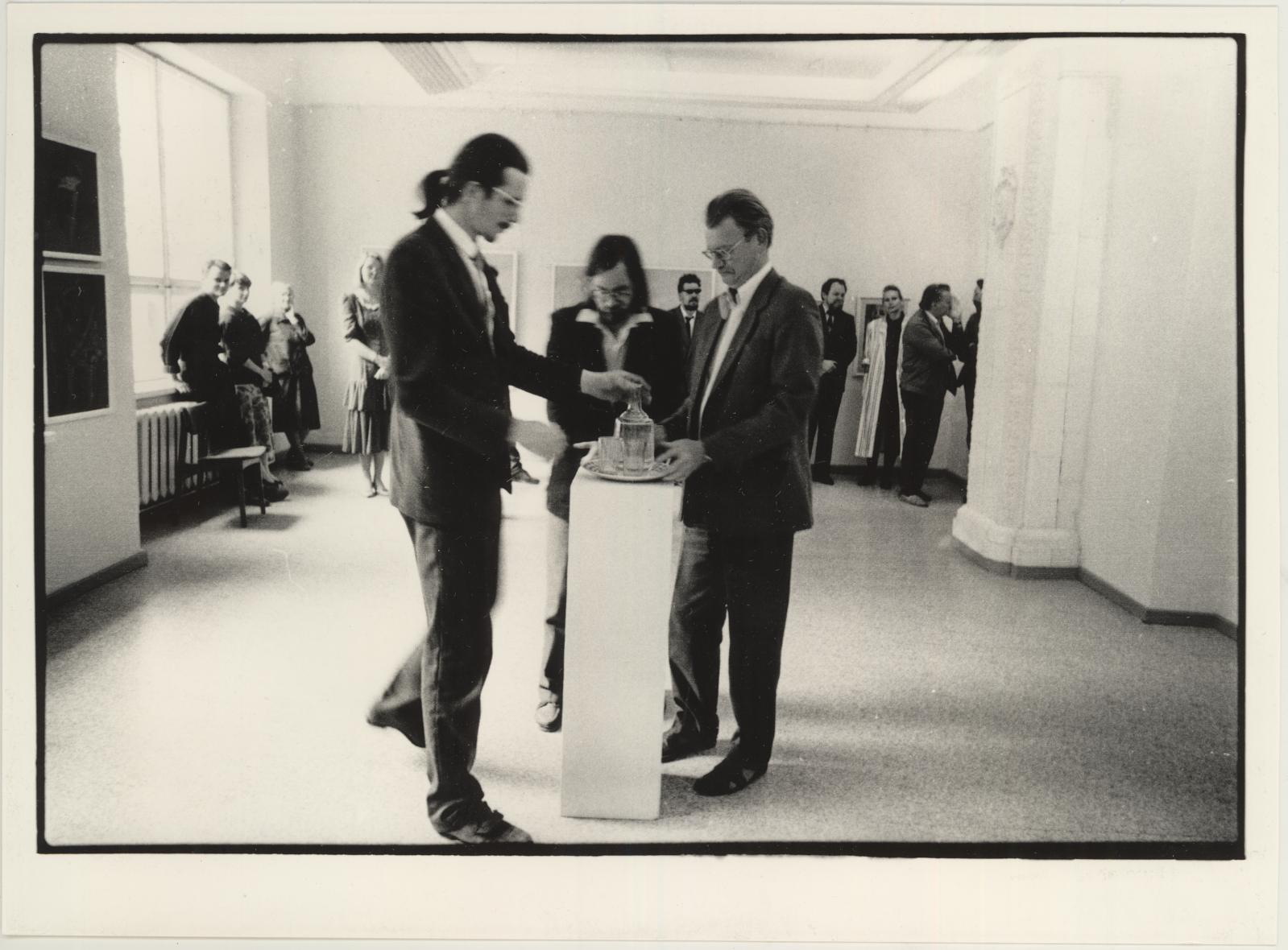 Matti (kujutatu) Milius, M. Miliuse kunstikogu näituse avamine 19.01.1990.a