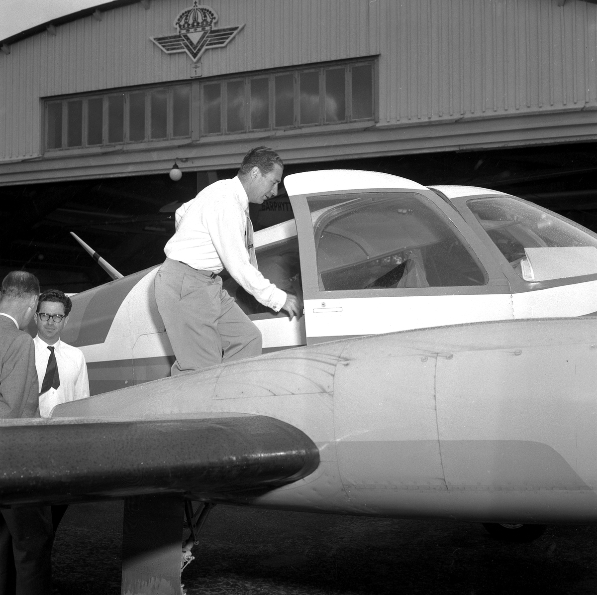 Örebro Kuriren, Flygande försäljare. 15 september 1955.
