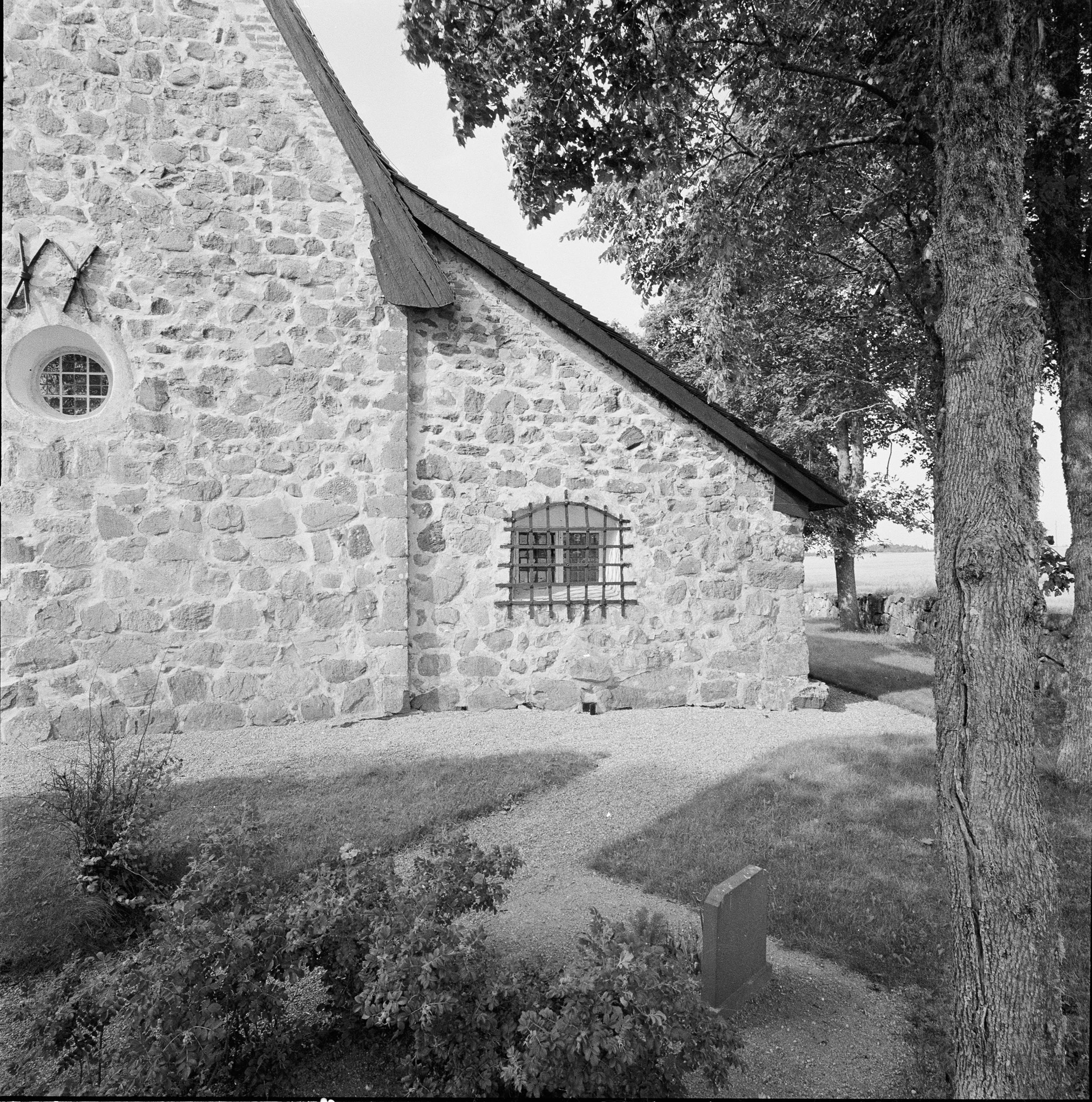 Nils Lagergren, Husby-Sjuhundra kyrka