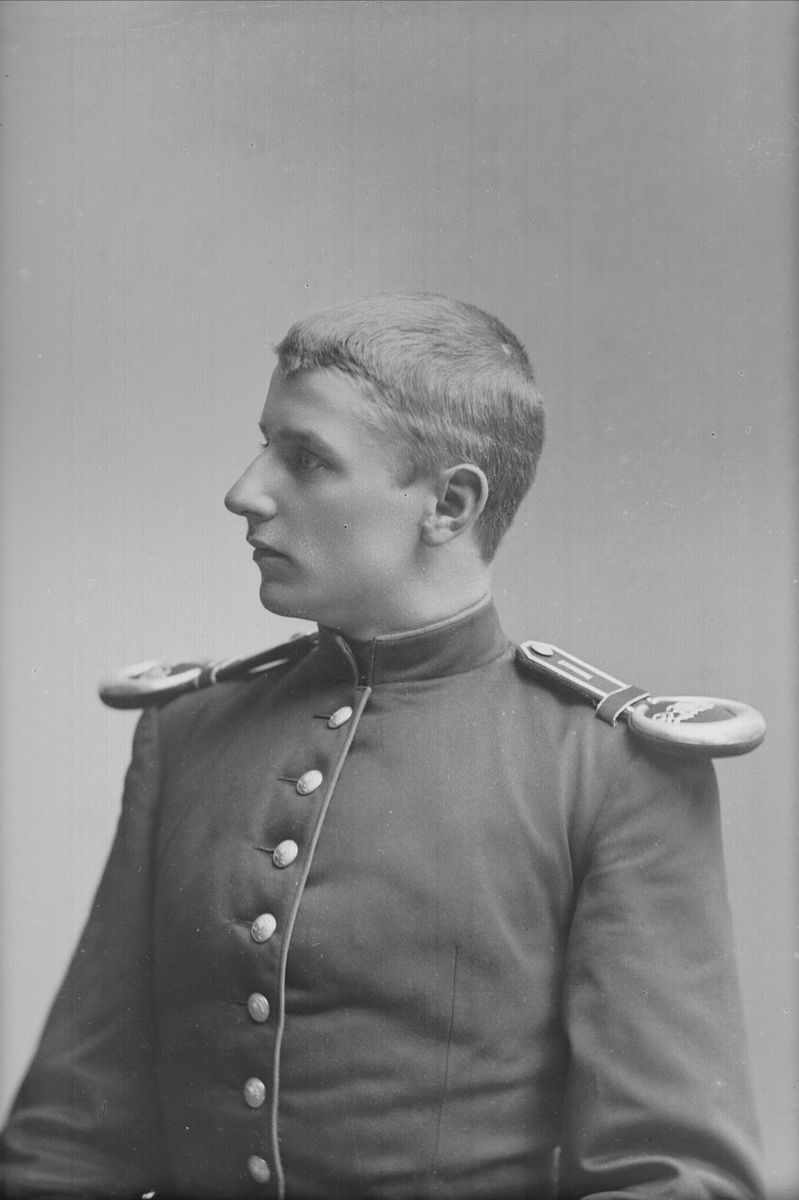 Gustav Borgen, Portrett, mann i kadettuniform.