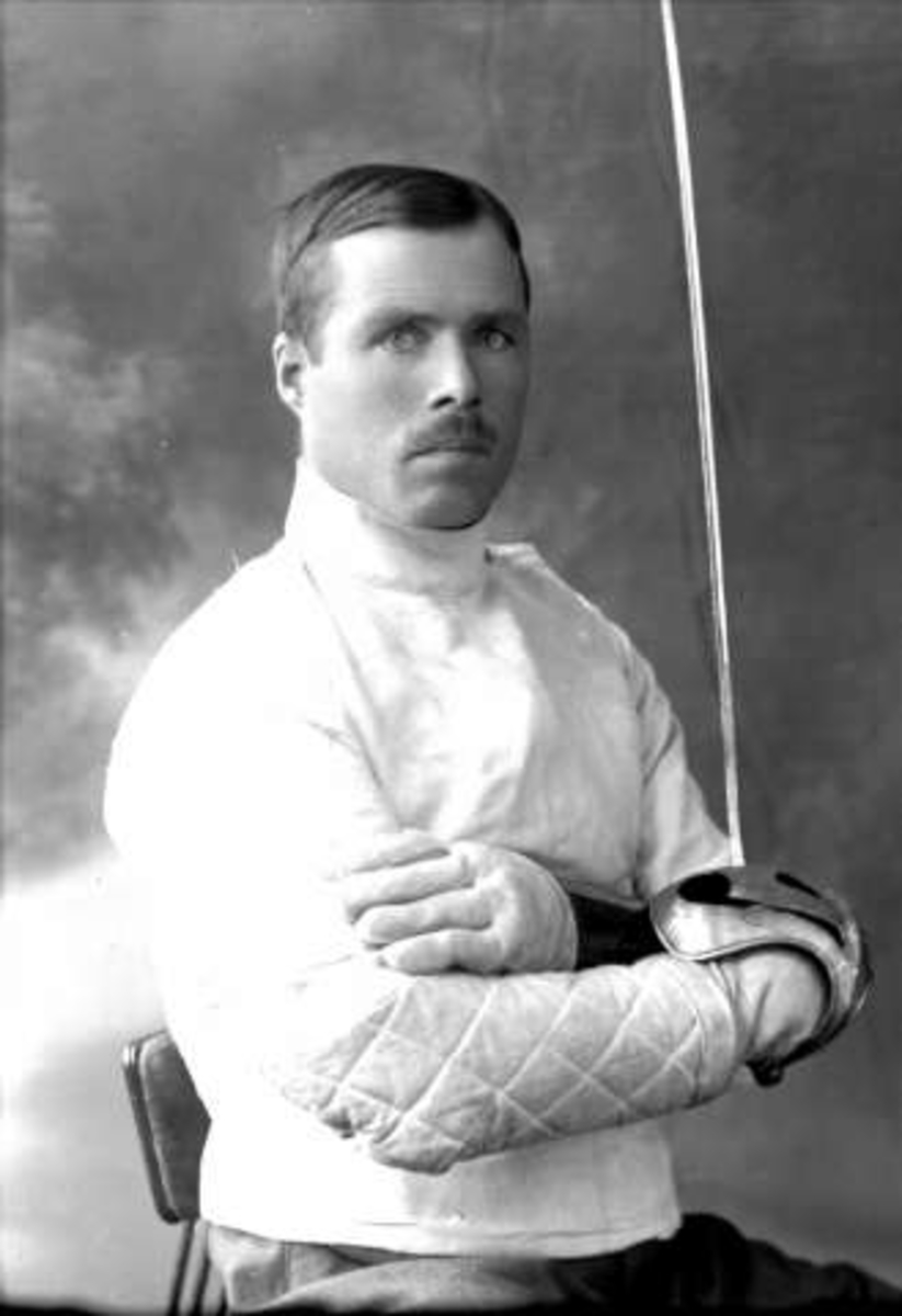 Gustav Borgen, Portrett, sportsfekting, sabel, Eldegard Olsen, 1918.