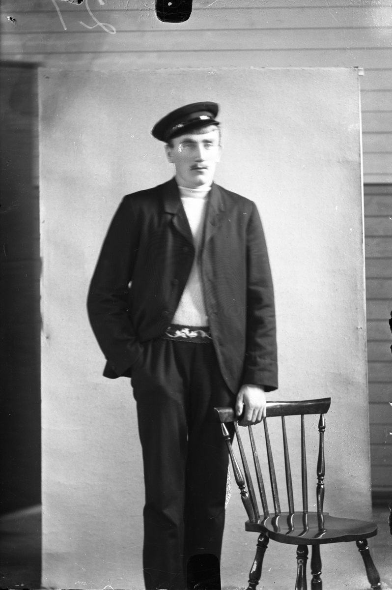 Oscar Holte, Portrett av mann