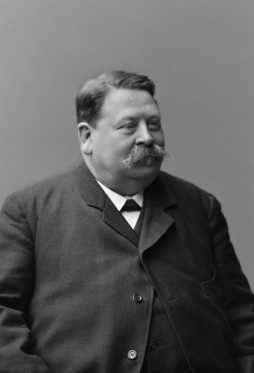 Maria Tesch, Porträtt Fotograferad i Maria Teschs ateljé som fanns i Linköping åren 1873 - 1936. Digitaliserad efter original glasnegativ som förvaras på Stiftsbiblioteket /Linköpings stadsbibliotek.