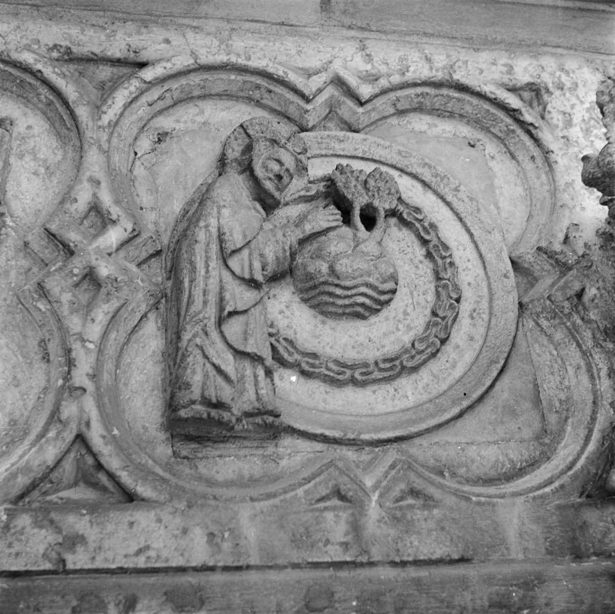 Gunnar Sundgren, Detalj av relief i Uppsala domkyrka, Fjärdingen, Uppsala