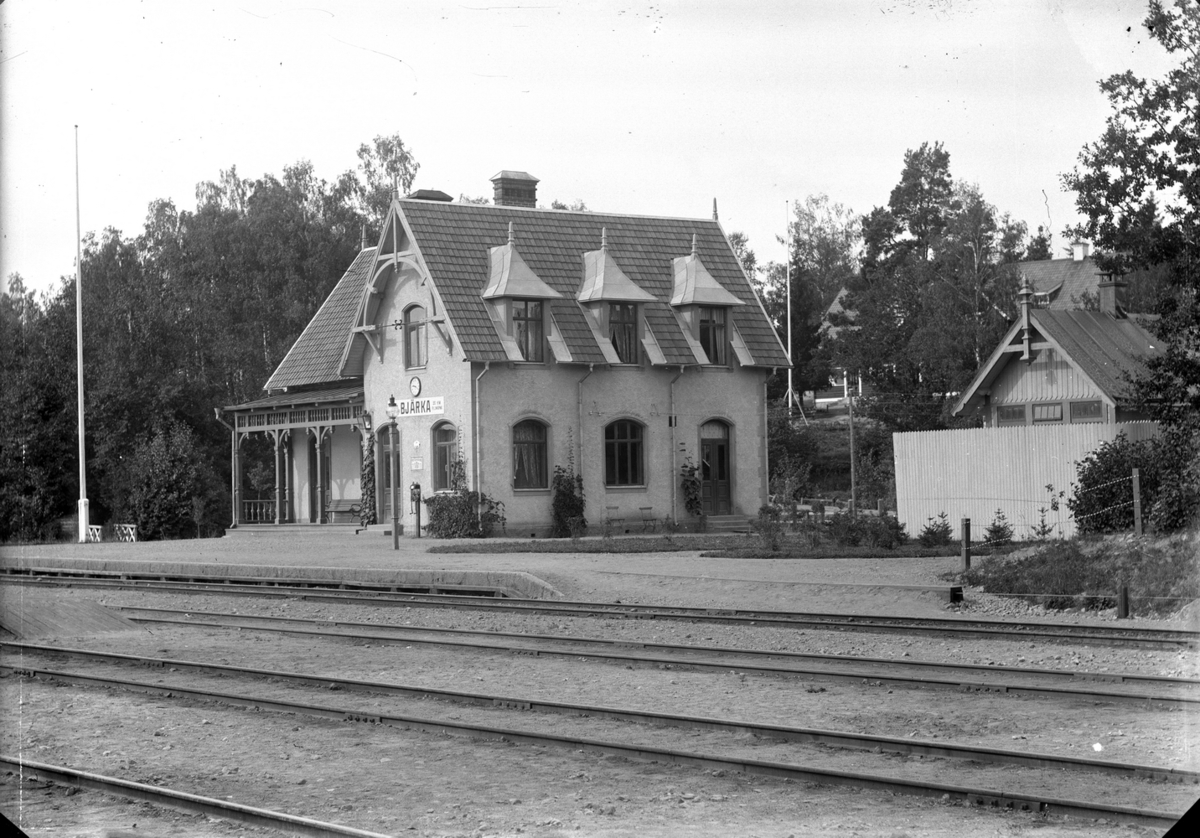 Gustaf Ferdinand Hallberg, Bjärka railway station.