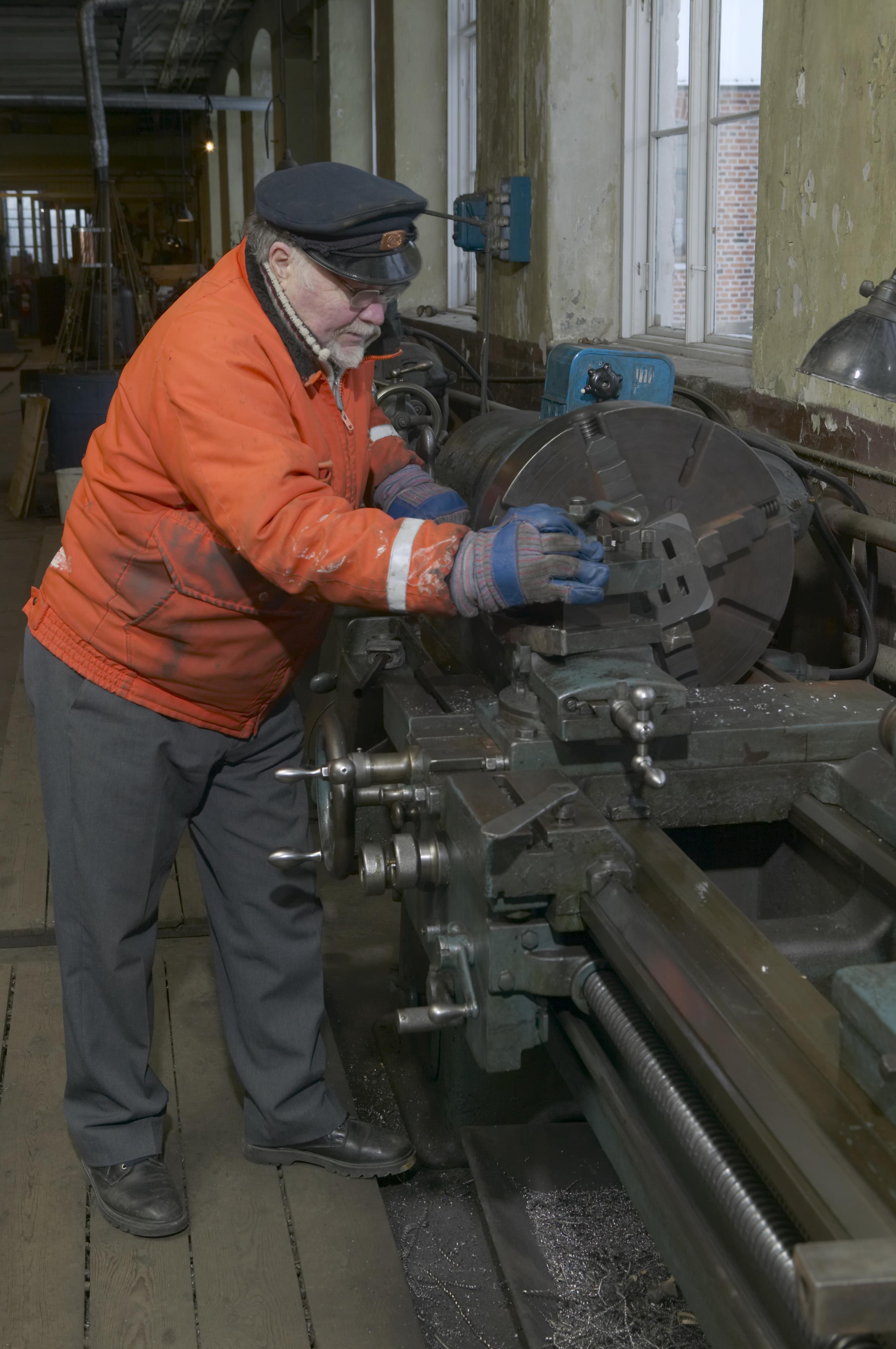 Bengt A Lundberg, Pythagoras motorfabrik