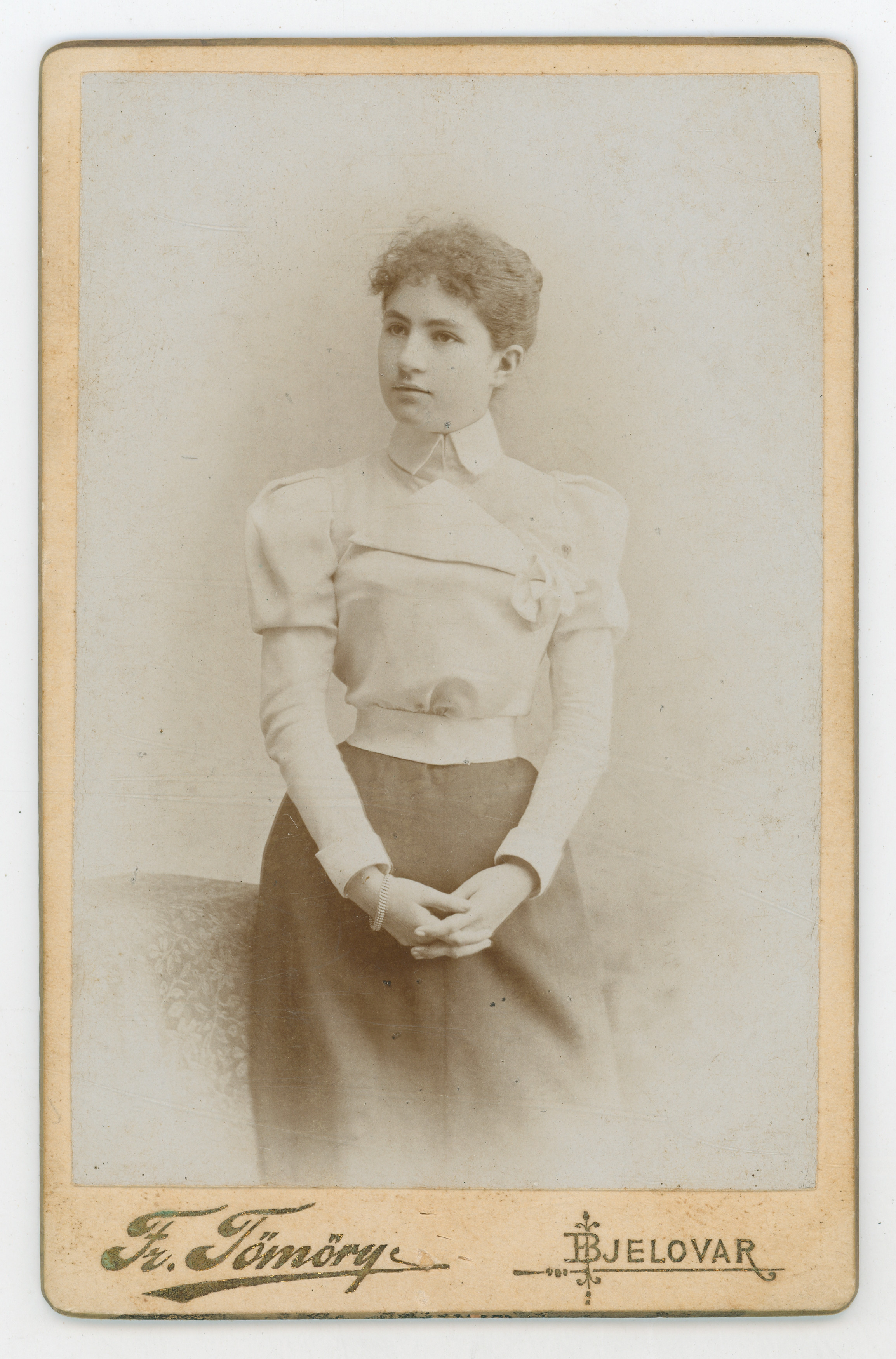 F. Tömöry, Portret djevojke