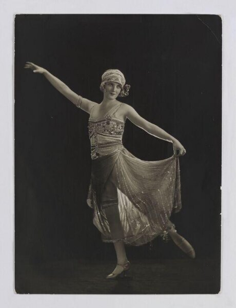 Wilding, Dorothy, Dorothy Dickson