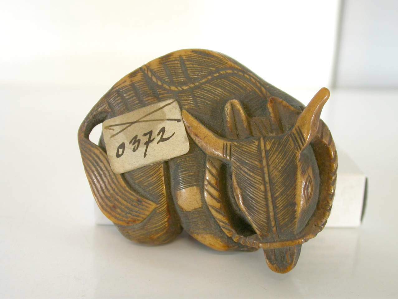 Unknown artist, Netsuke in Gestalt eines Ochsen
