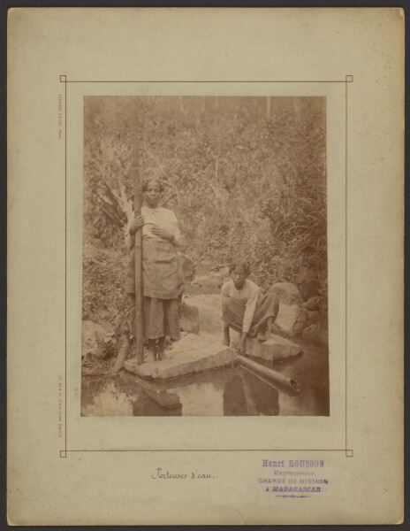 Pierre Petit, Porteuses d'Eau