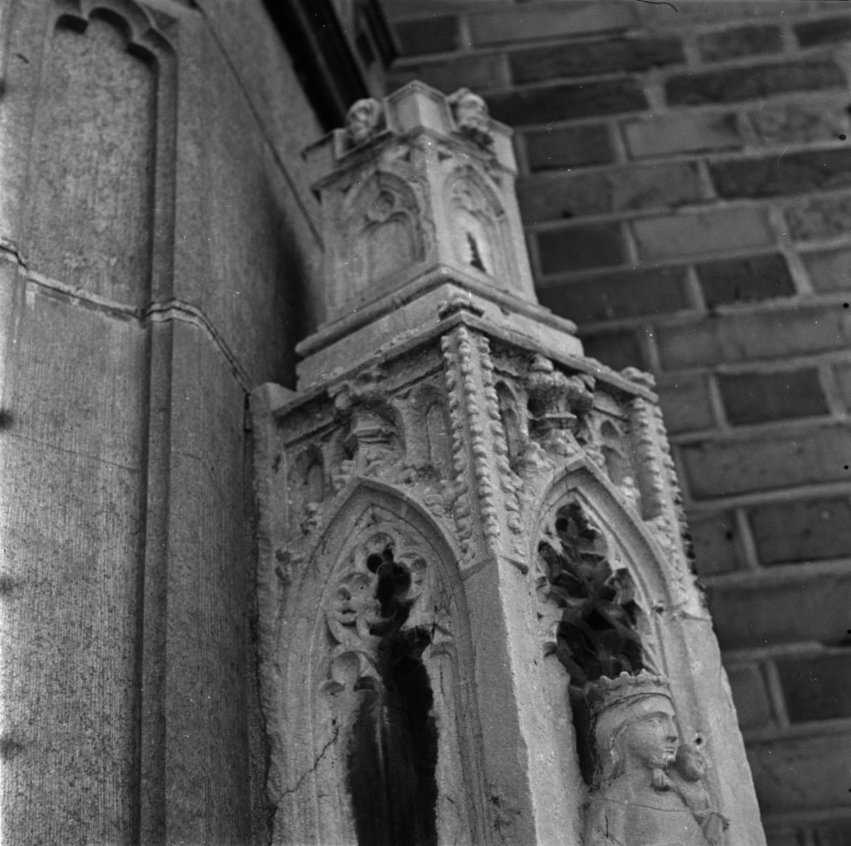 Gunnar Sundgren, Detail of church sculpture in Uppsala Cathedral, Fjärdingen, Uppsala