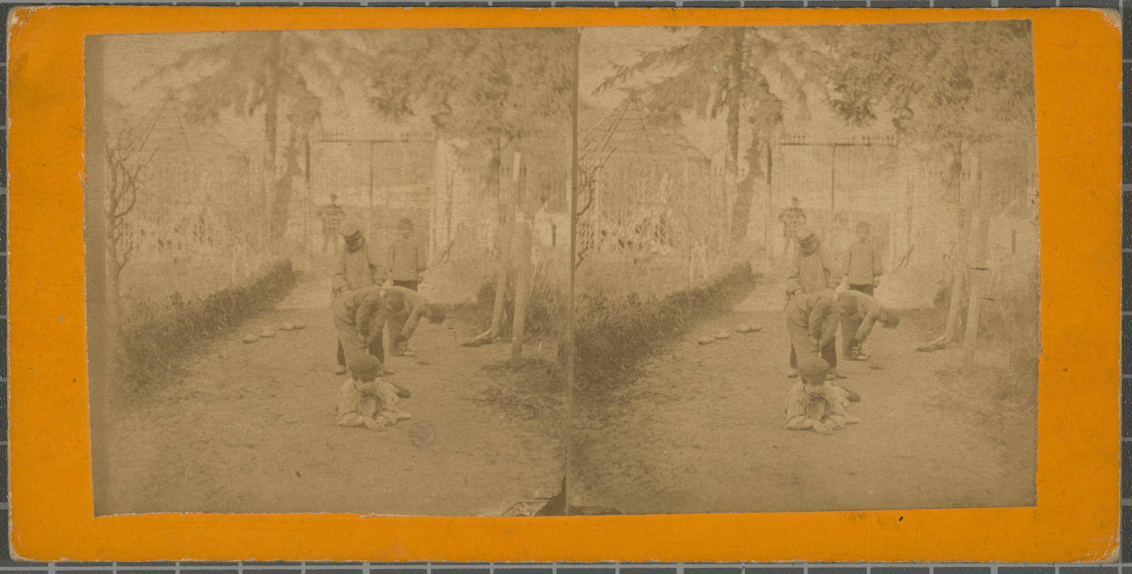 Desconegut, [Children playing]