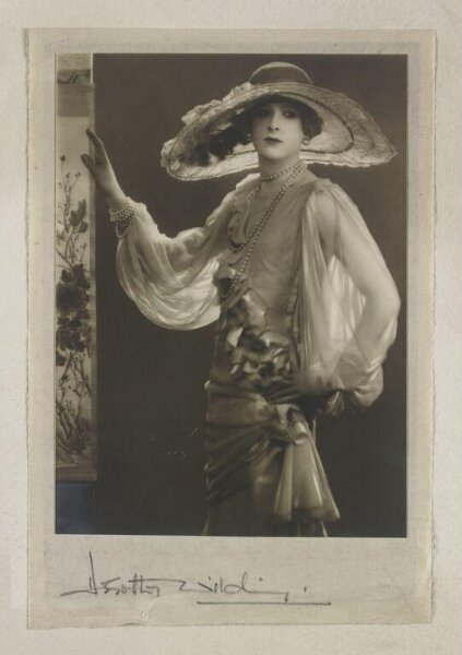 Wilding, Dorothy, Cecil Beaton