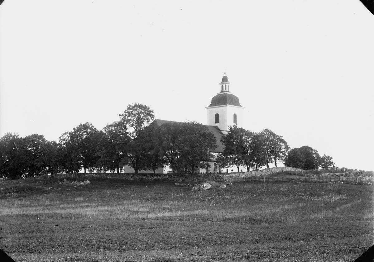 Gustaf Ferdinand Hallberg, Kyrka, exteriör.