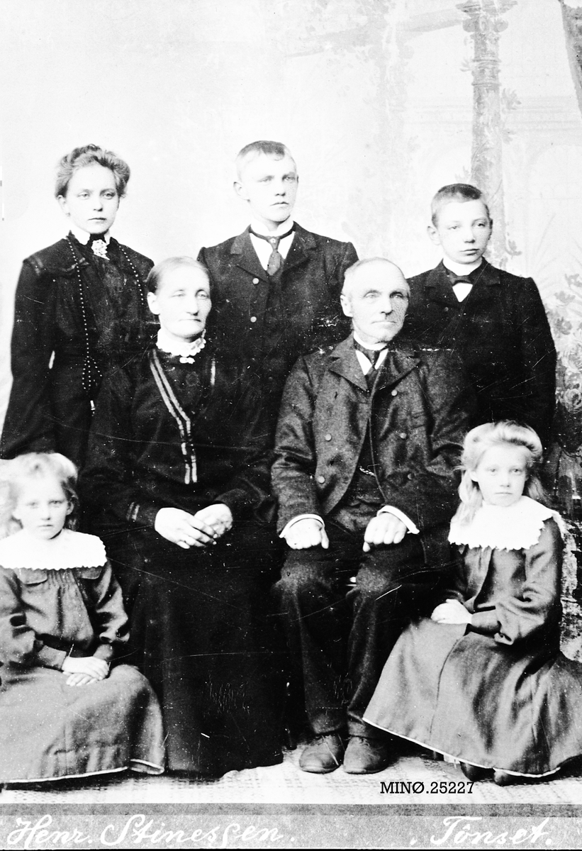 Henrik Augustinsson Stinessen, Familiebilde