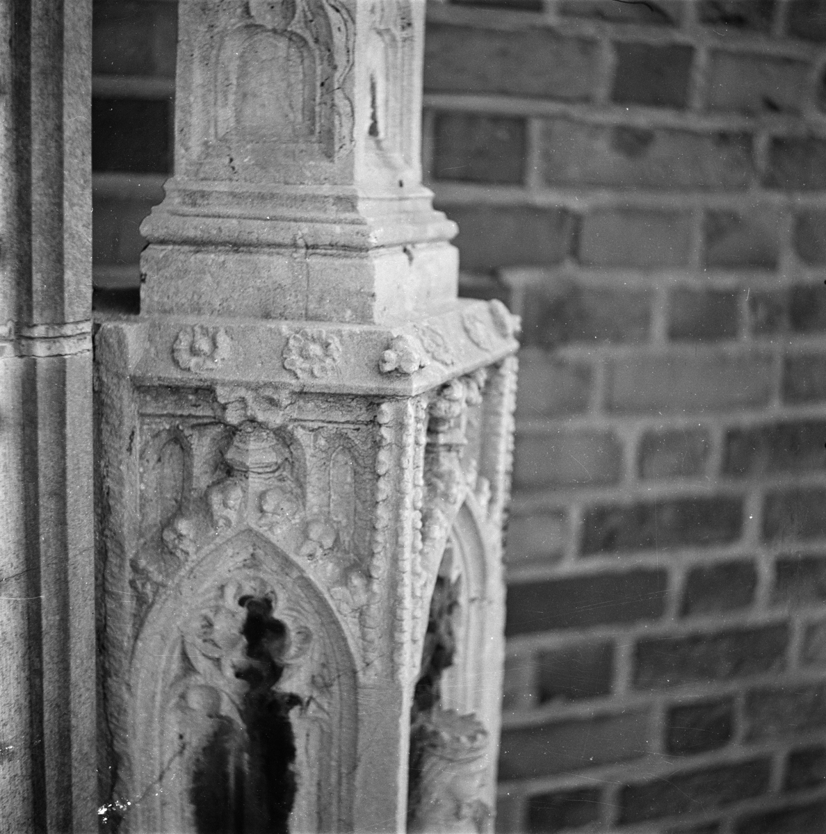 Gunnar Sundgren, Detalj av kyrkoskulptur i Uppsala domkyrka, Fjärdingen, Uppsala