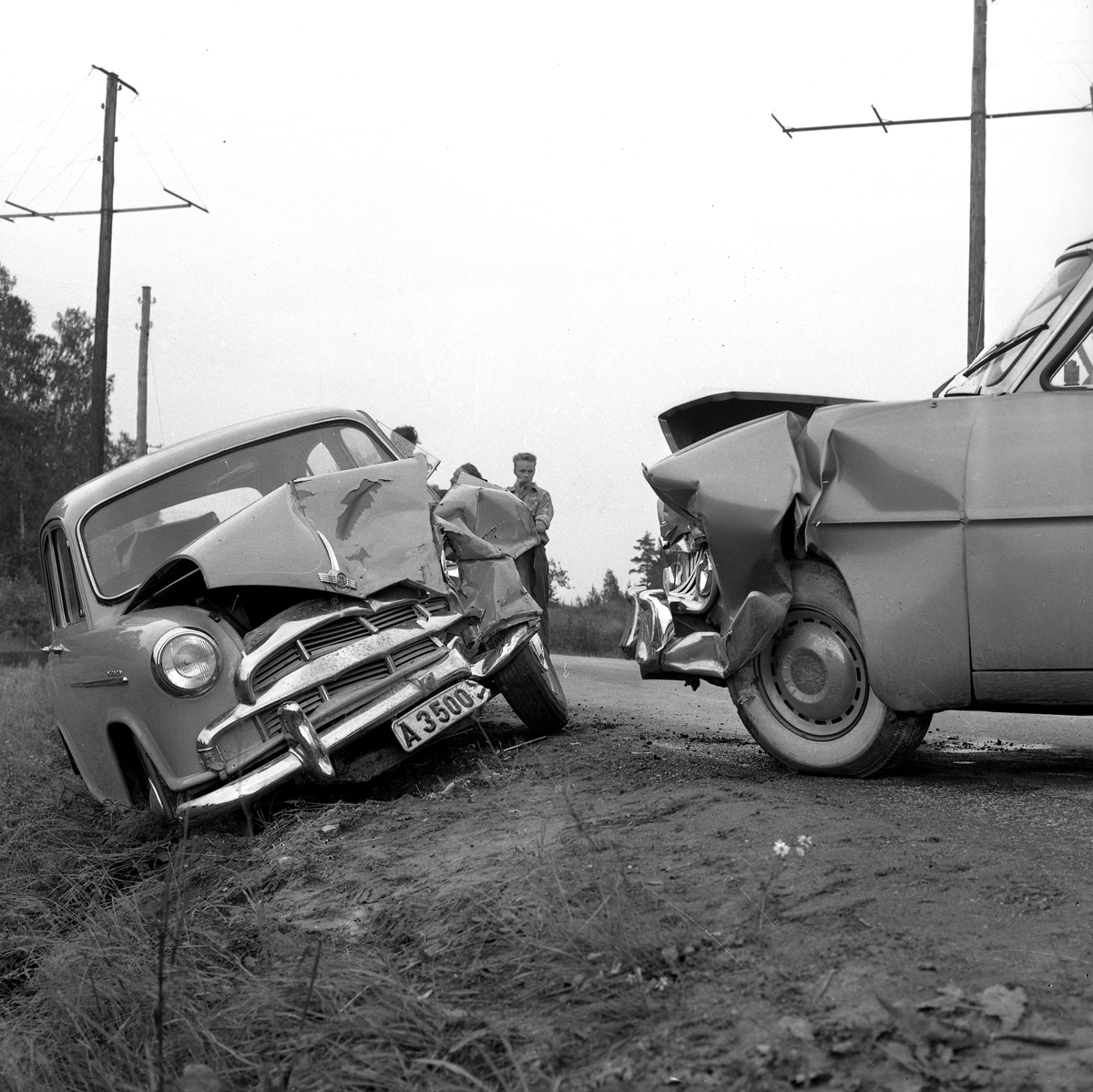 Örebro Kuriren, Bilkrock. 2 st. A-bilar. Myrö. 15 september 1955.