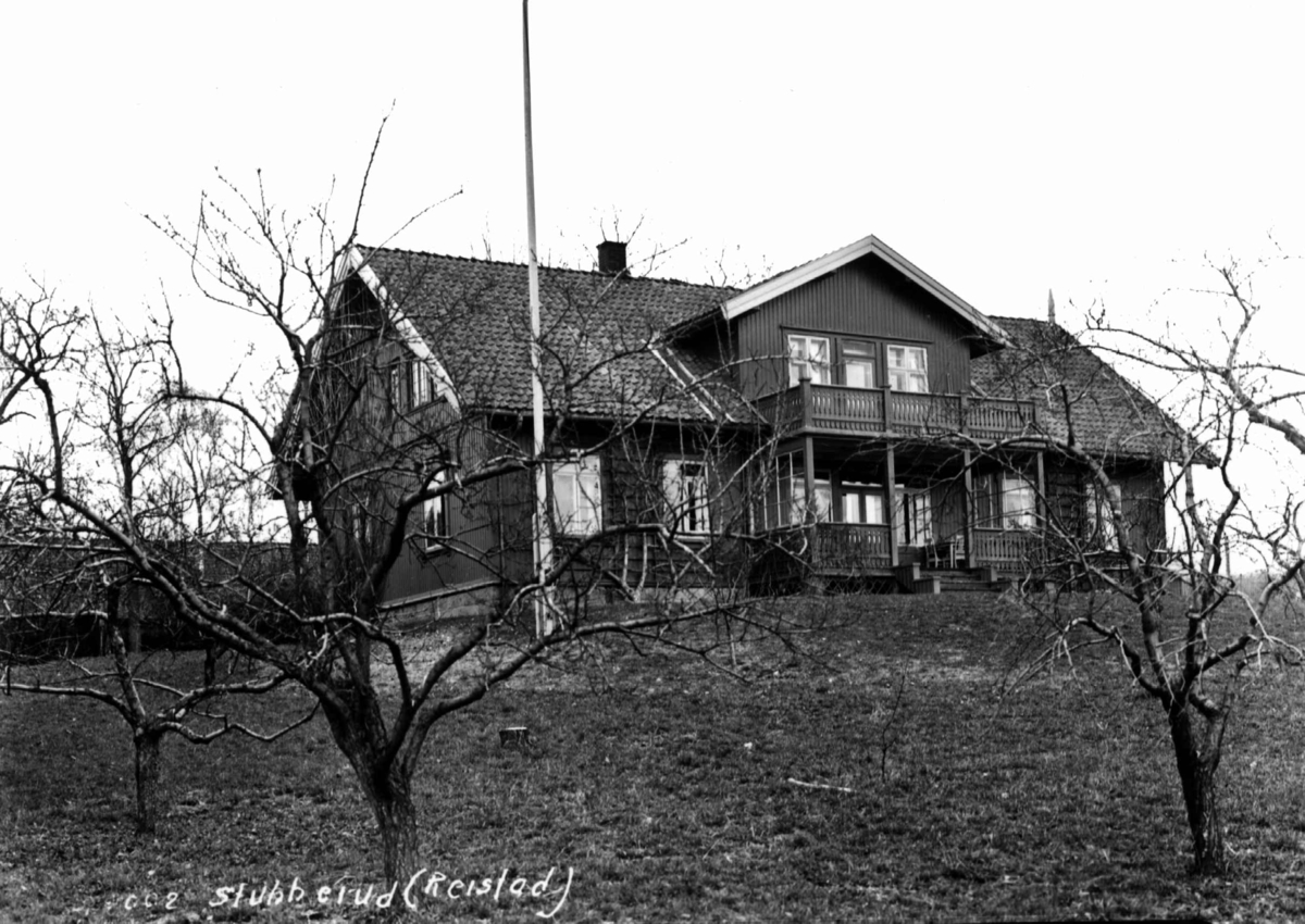 Anders Beer Wilse, Stubberud gård, Oslo, Østre Aker. Våningshuset sett fra hagen.