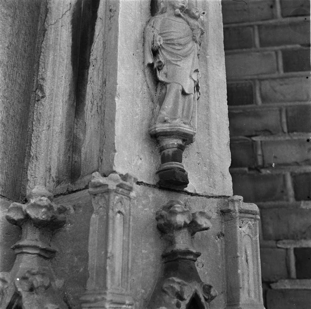 Gunnar Sundgren, Detail of church sculpture in Uppsala Cathedral, Fjärdingen, Uppsala