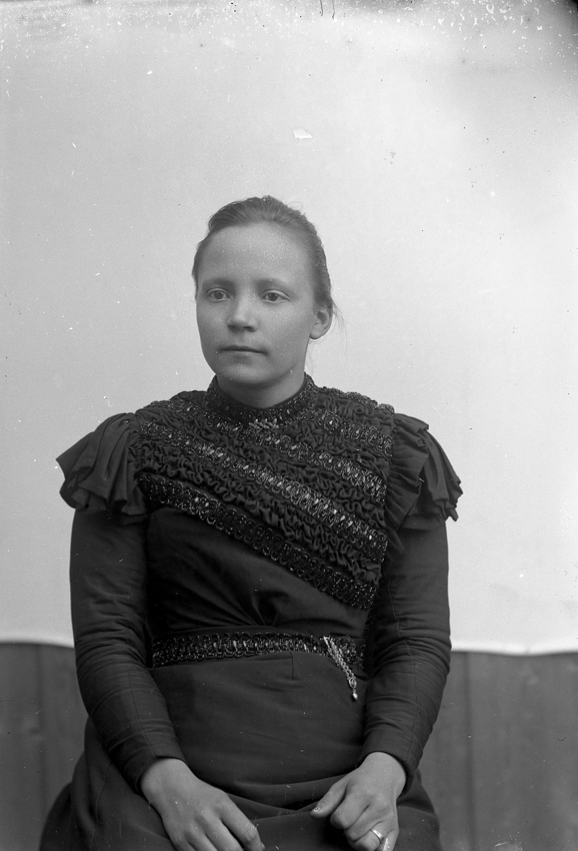 Jakob Jakobsen Engerdal, Portrett av ung dame.