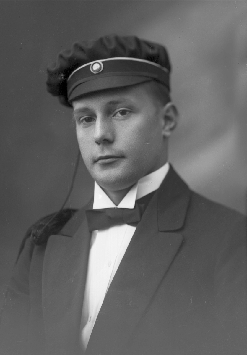Gustav Borgen, Portrett, mann med studentlue. Student Mattis Haave.
