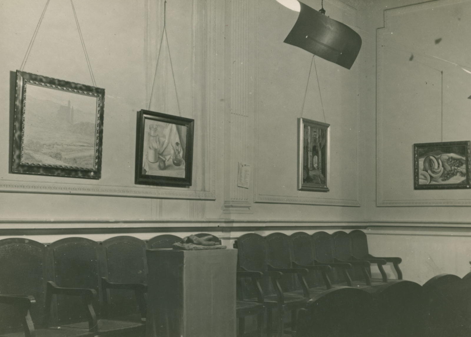 Desconegut, [Exhibition by Antoni Varés]