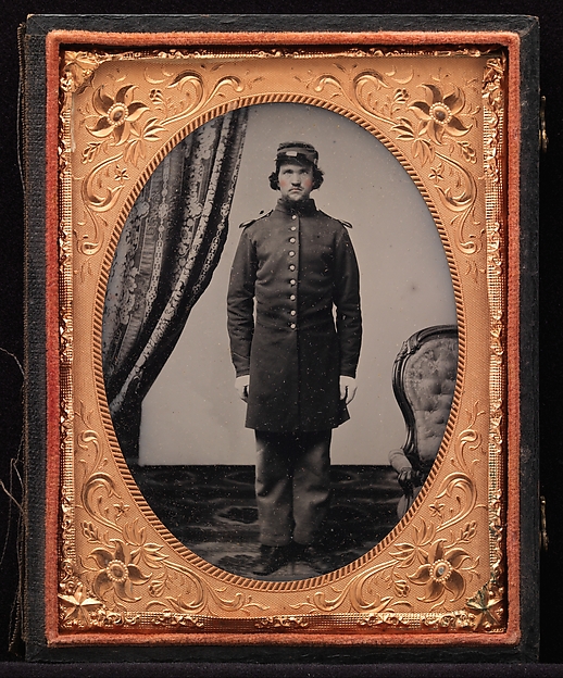 Unknown, [Union Officer Standing at Attention]
