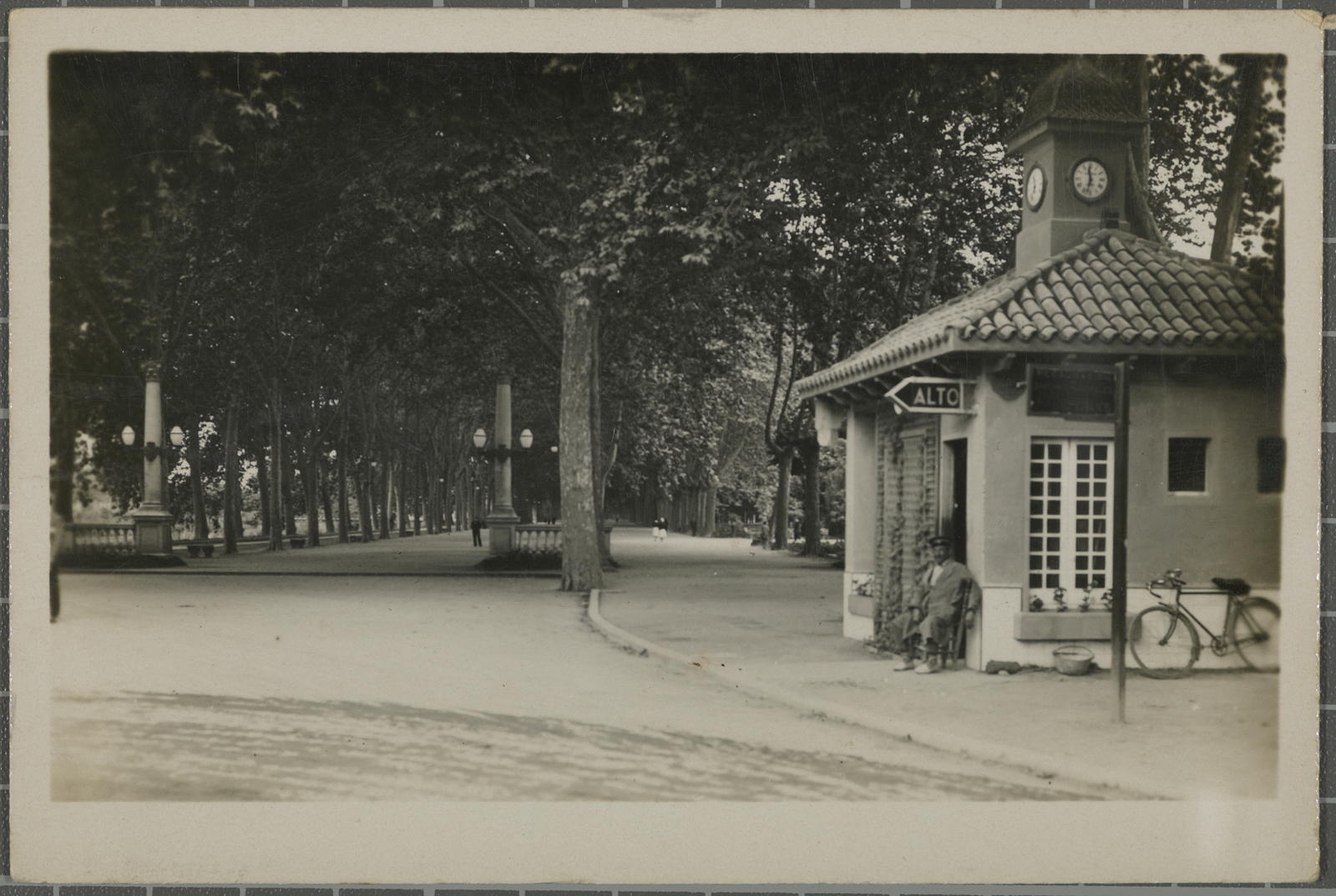 Desconegut, 33 Gerona Dehesa Passeig