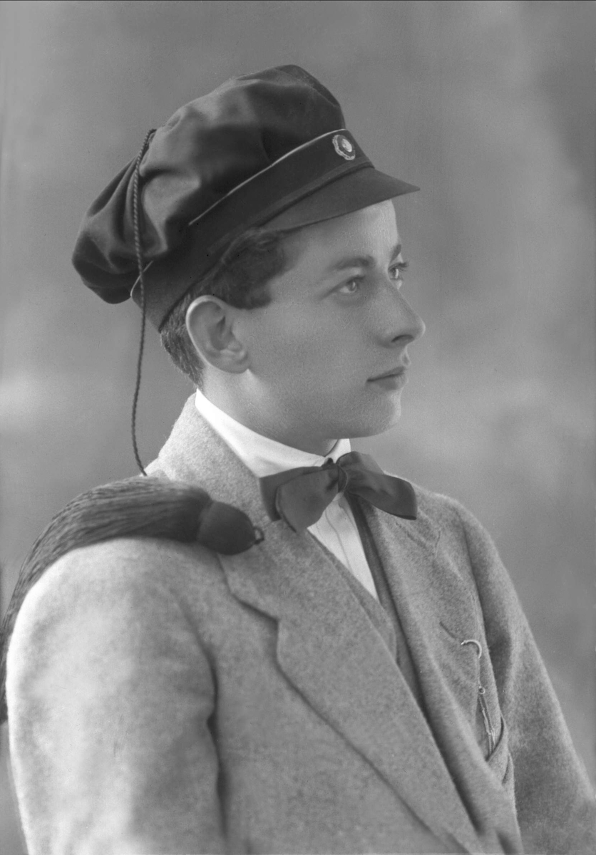 Gustav Borgen, Portrett, mann med studentlue. Øivind Aasland.