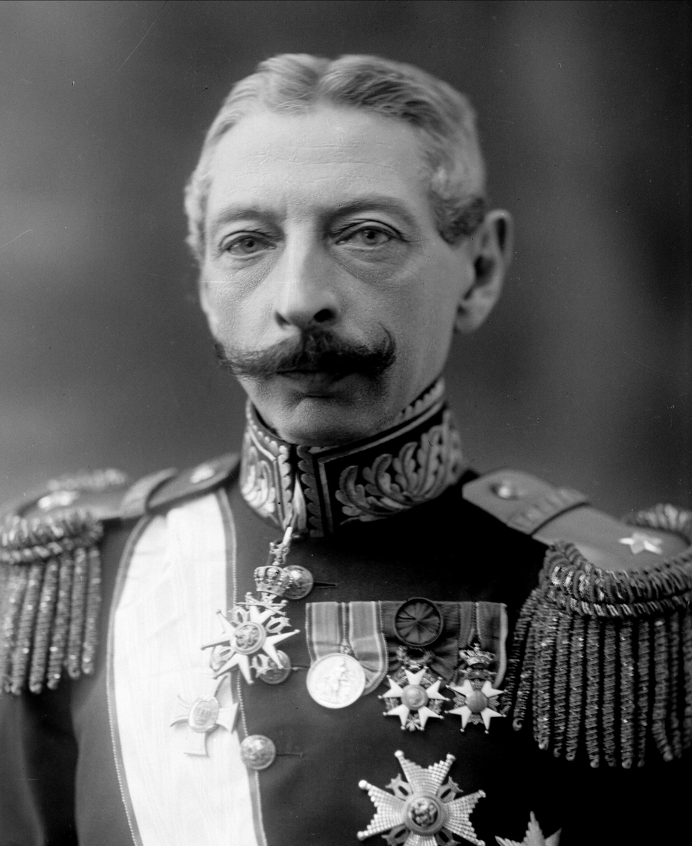 Gustav Borgen, Portrett, Sigwald Bull i uniform.