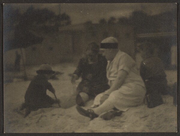 Louis Fleckenstein, [Family at Beach]