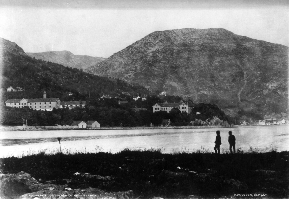 Knud Knudsen, U.nr. Kalfaret og Ulriken, Bergen. Fra prospektserie tatt av fotograf Knud Knudsen (1832-1915), Bergen.