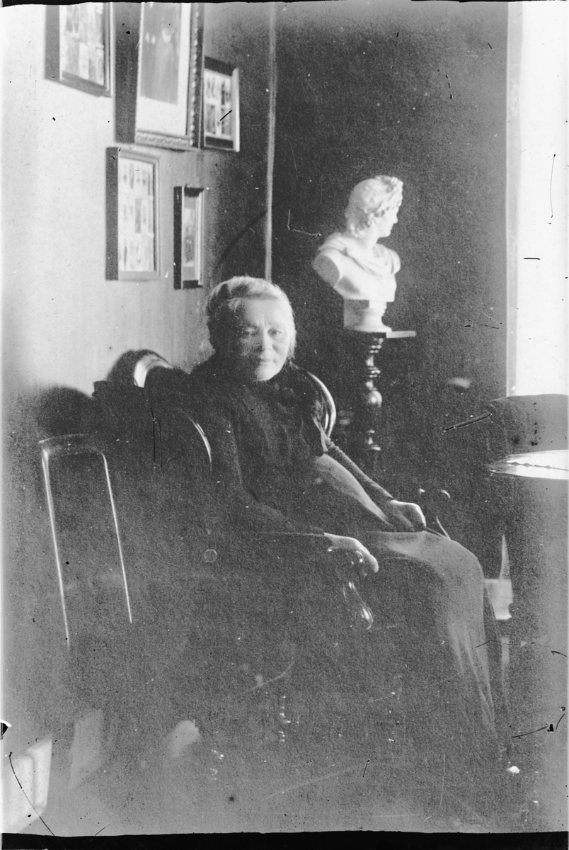 Oscar Løberg, UKJENT KVINNE. Utsnitt: se HHB-2663.