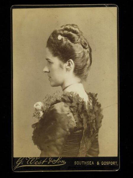 Unknown, Portrait of a lady. Cabinet card.