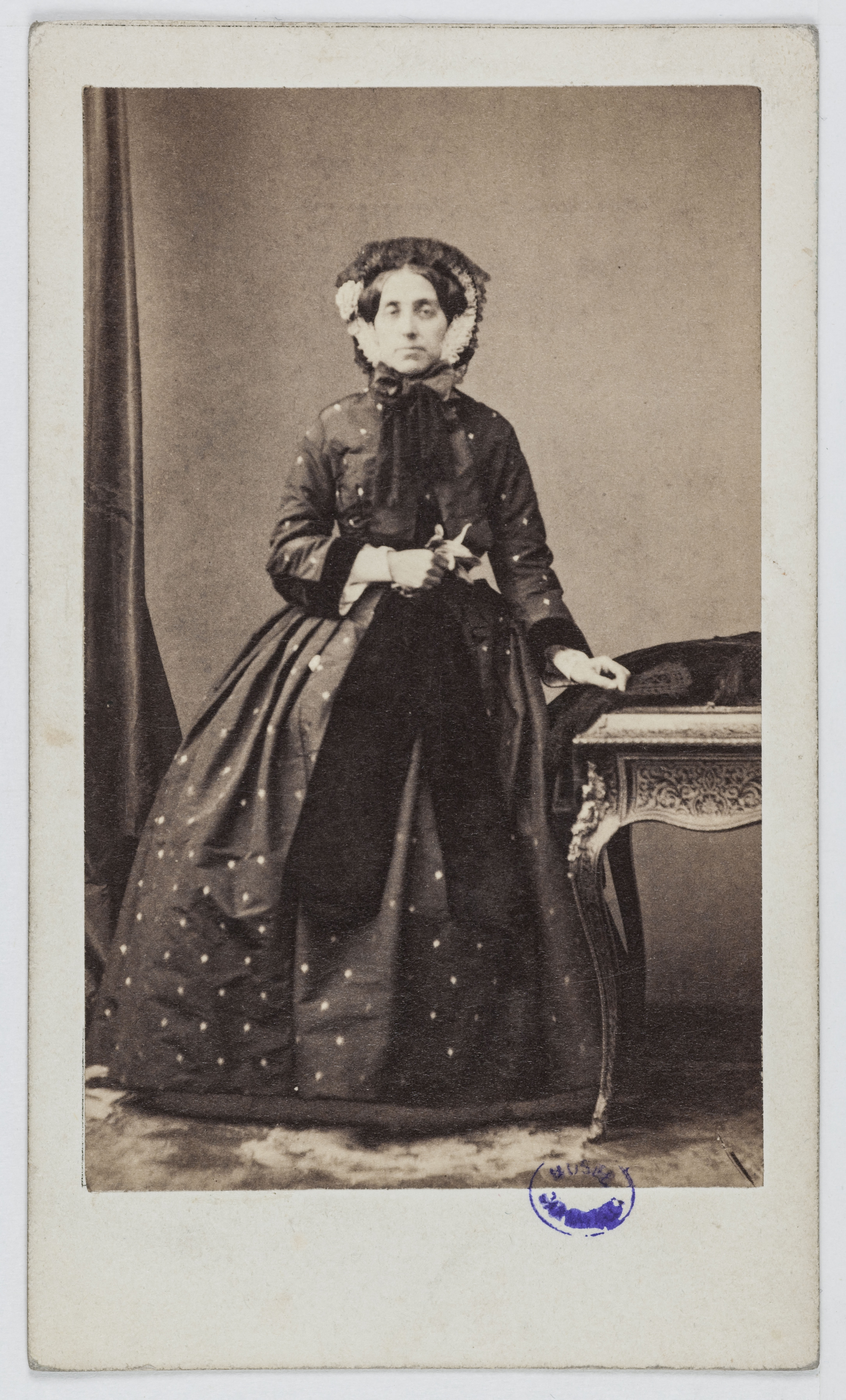 Disderi & Cie, Portrait de la Baronne de Serley, dame d'honneur ou belle-mère de la princesse Mathilde ?
