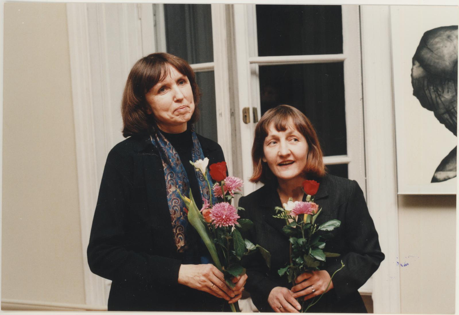 Mare (depicted) Line groat, Opening of the exhibition “Breath Age. Estonian Art 1900-2000” 12.11.1999. Exhibition makers Tiiu Winter and Mare Joonsalu.