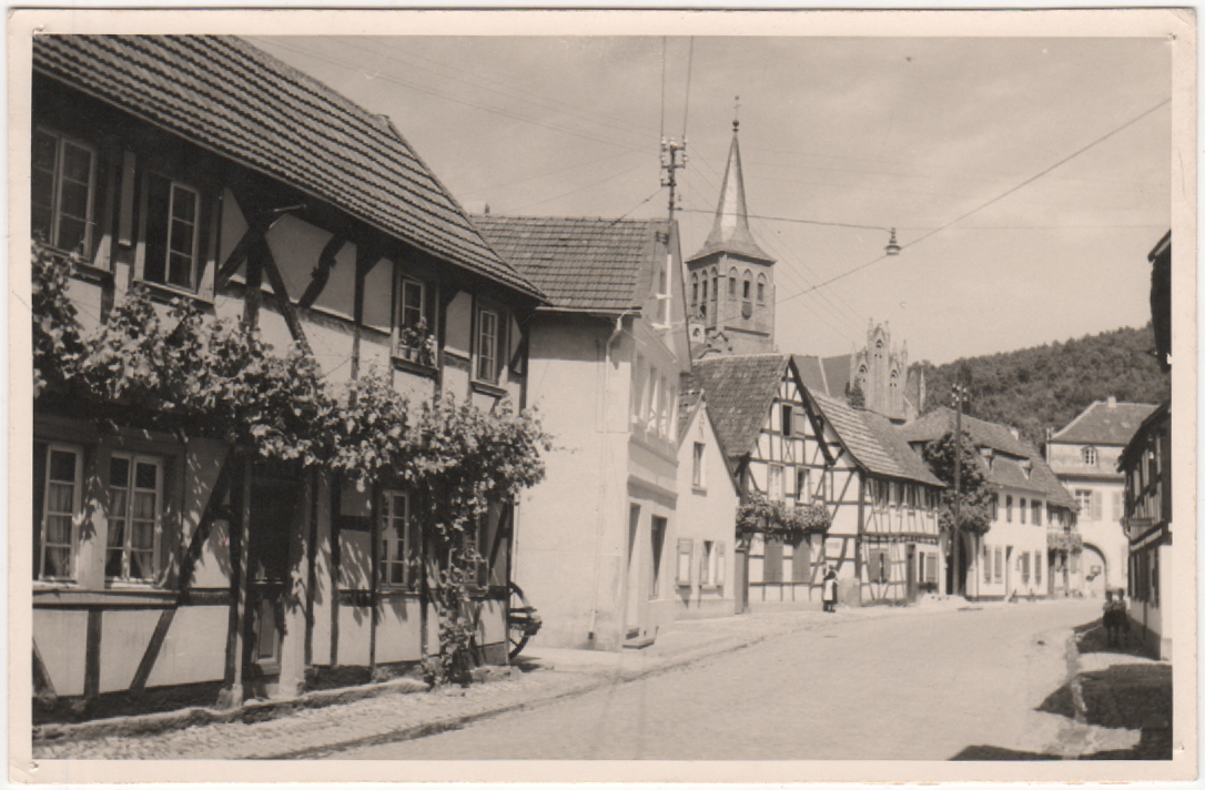 Unknown artist, Blick in Hauptstraße von Dorfmitte zur Kirche