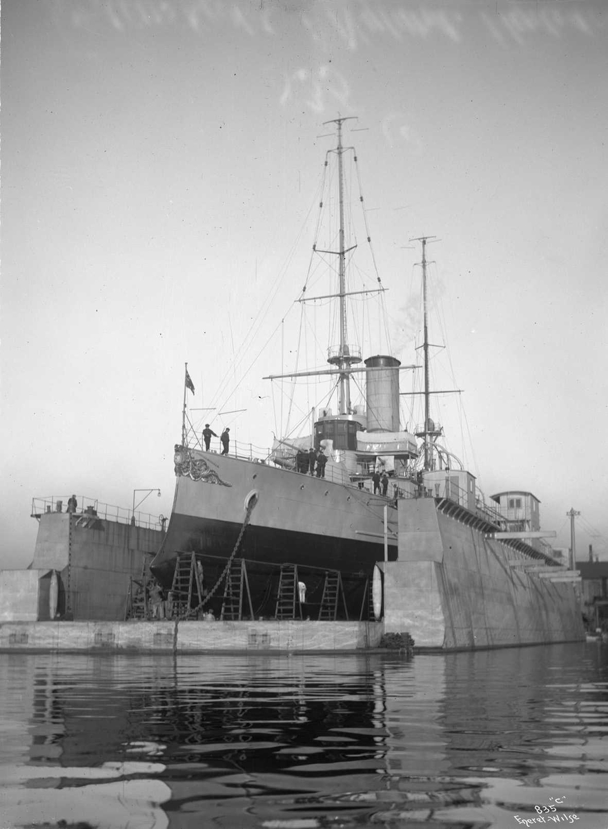 Anders Beer Wilse, TordenskjoldDraug (b. 1897, Armstrong, Newcastle), (KNM), panserskip, i Nylands flytedokk