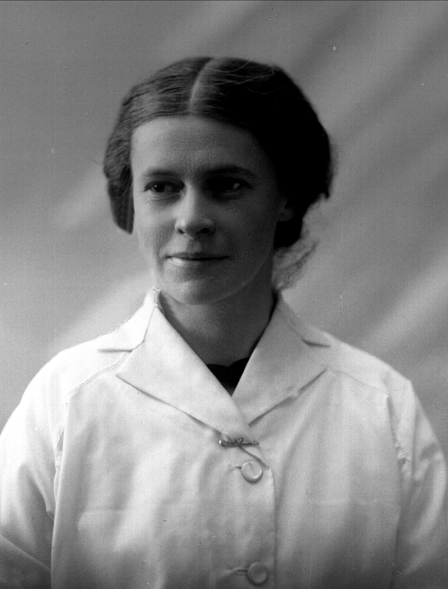Gustav Borgen, Portrett, ung pike. Ellen Hugo. 1915.