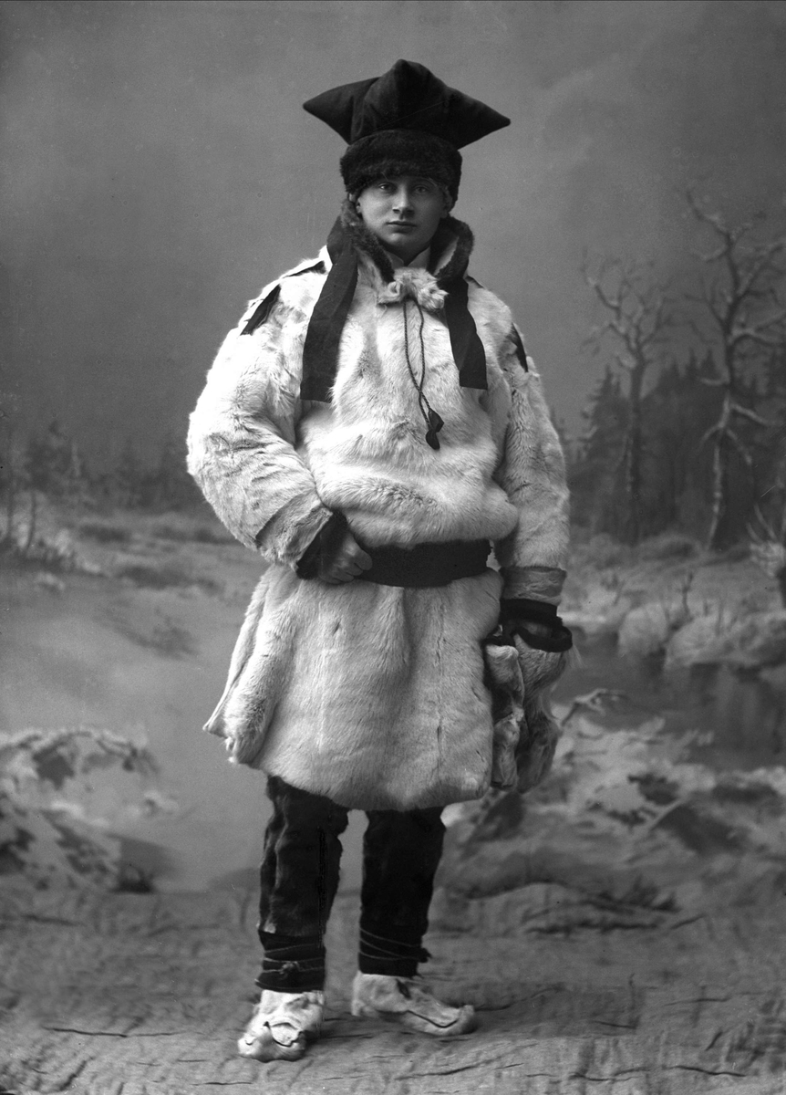 Gustav Borgen, Portrett, skogforvalter Løvenskiold i samisk drakt.