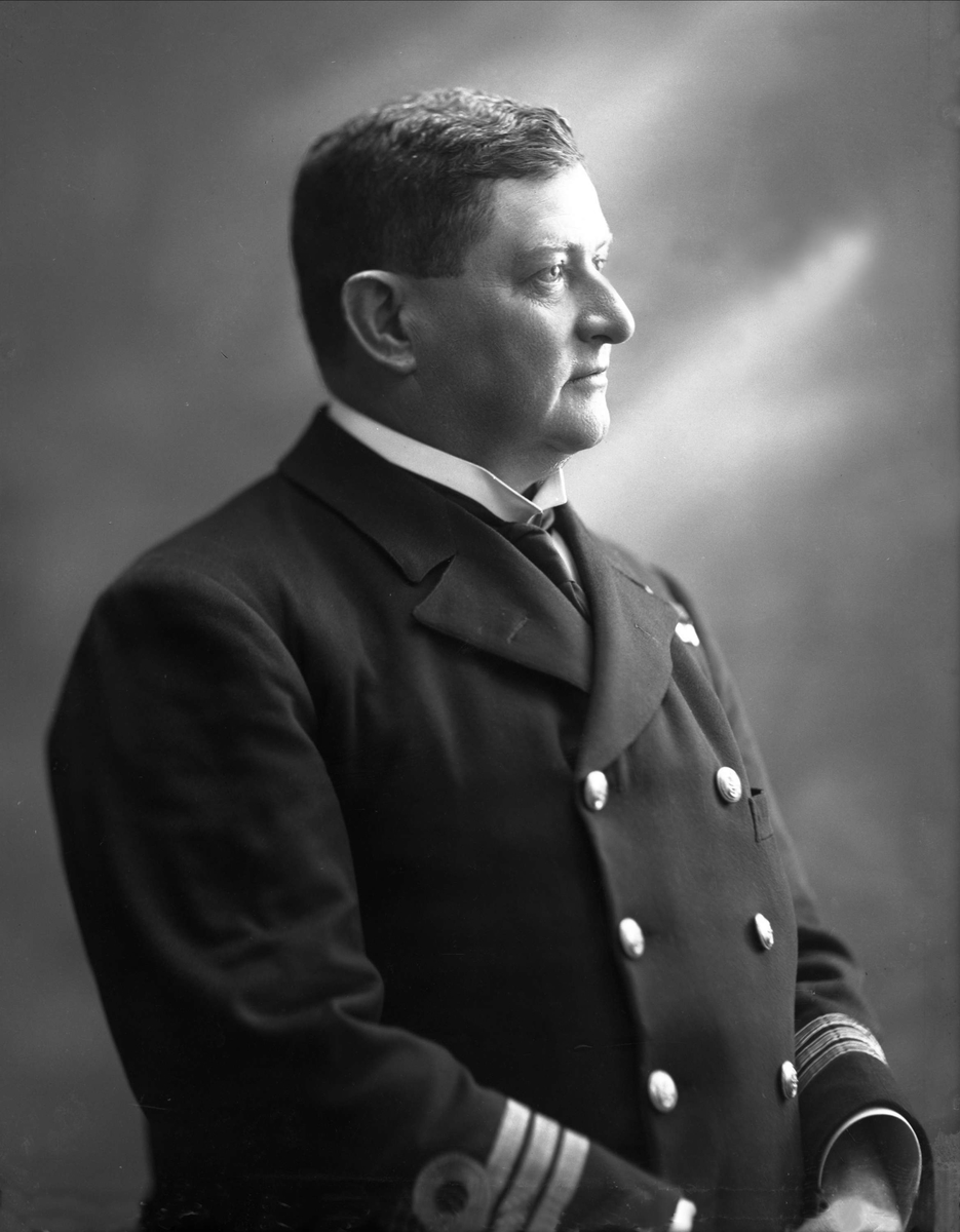 Gustav Borgen, Portrett, kommandør W G A Kennedy.